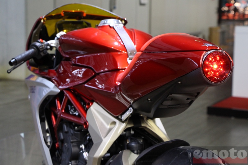 feu tout rond a led sur le concept mv agusta superveloce