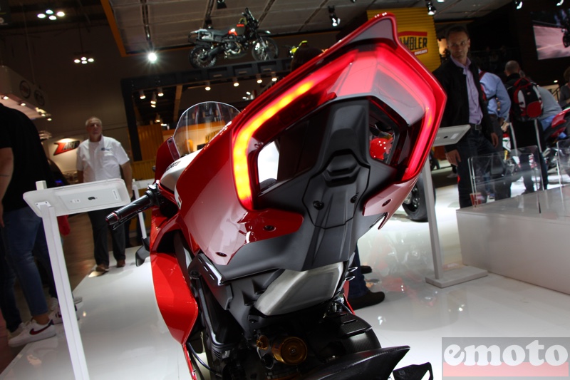 feu et arriere perce de la panigale v4r feu et arriere perce de la panigale v4r
