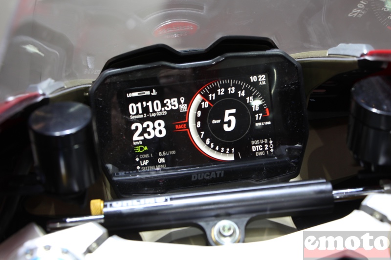 le tableau de bord tres racing de la ducati le tableau de bord tres racing de la ducati