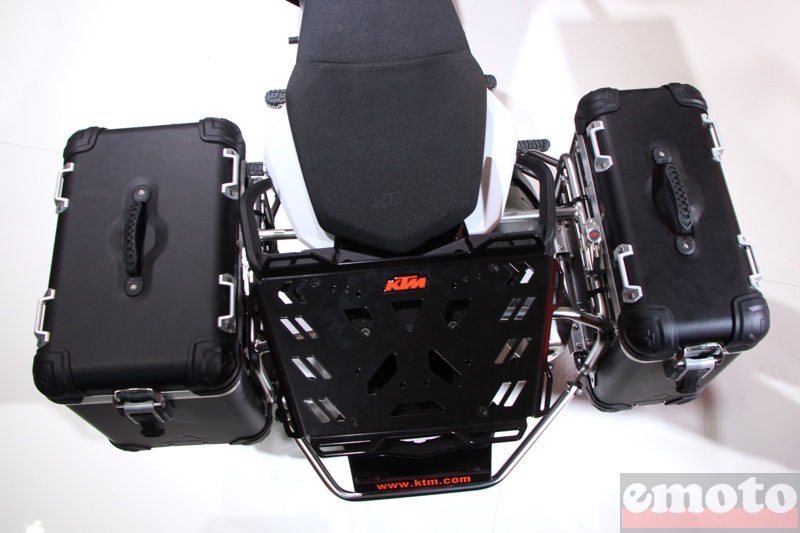 les valises sur la ktm adventure 790