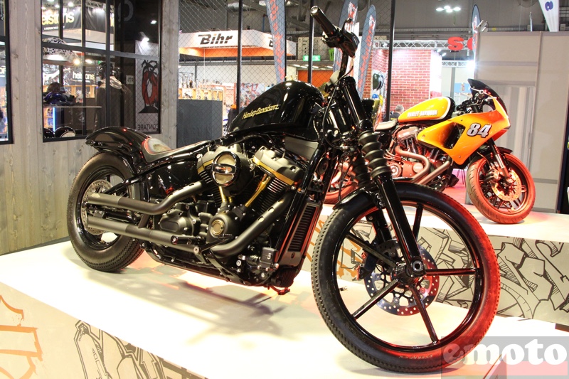 the prince by harley davidson bangkok sur base de street bob