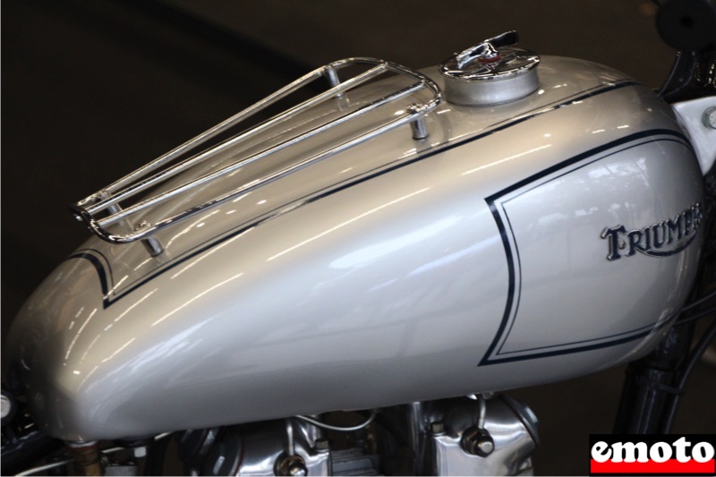 triumph 500 tr5 trophy son reservoir avec le petit porte paquet triumph 500 tr5 trophy son reservoir avec le petit porte paquet
