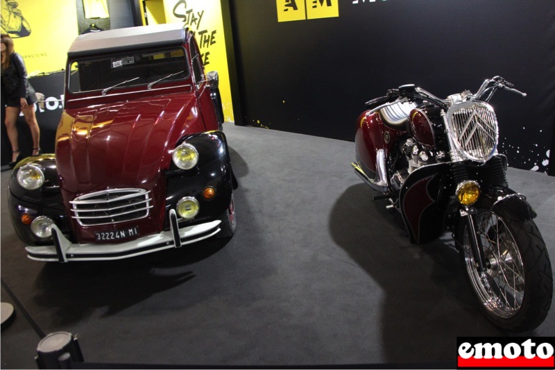 la celebre citroen 2cv charleston et la south garage charleston sur un stand a eicma