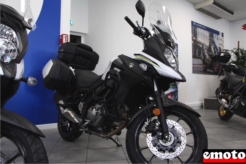 suzuki vstrom 650 avec ses accessoires chez moto virus