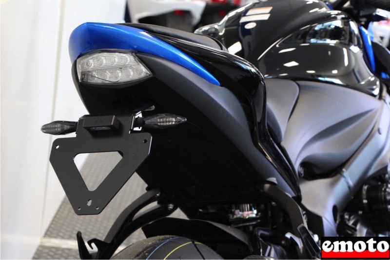 support de plaque et clignotants led sur la gsxs 1000 chez moto vitus