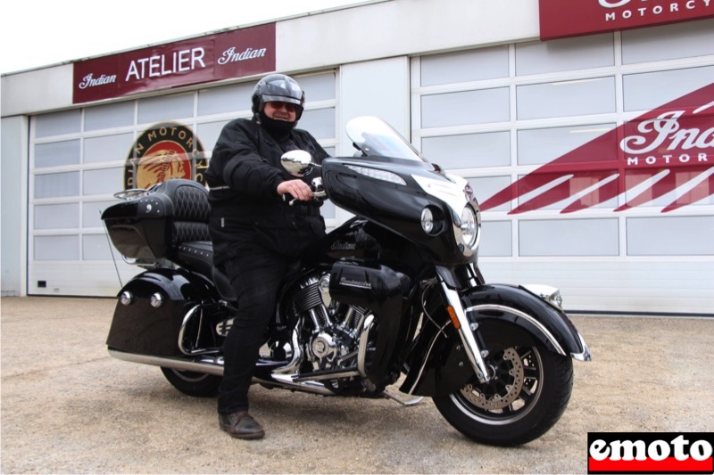 Rencontre avec Roger et son Indian Roadmaster, roger au depart de chez indian91 avec sa nouvelle roadmarster