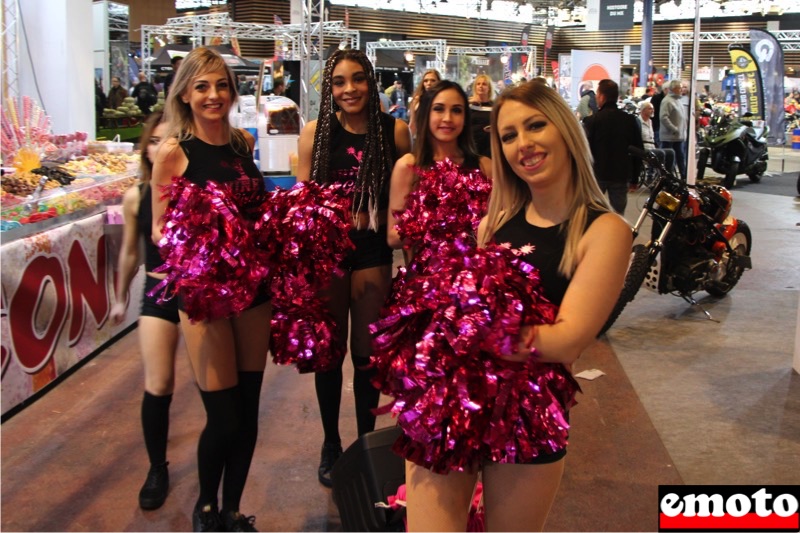 Salon de la moto de Lyon : les incroyables expos, les pompoms girls au salon de la moto de lyon Salon de la moto de Lyon : les incroyables expos, les pompoms girls au salon de la moto de lyon