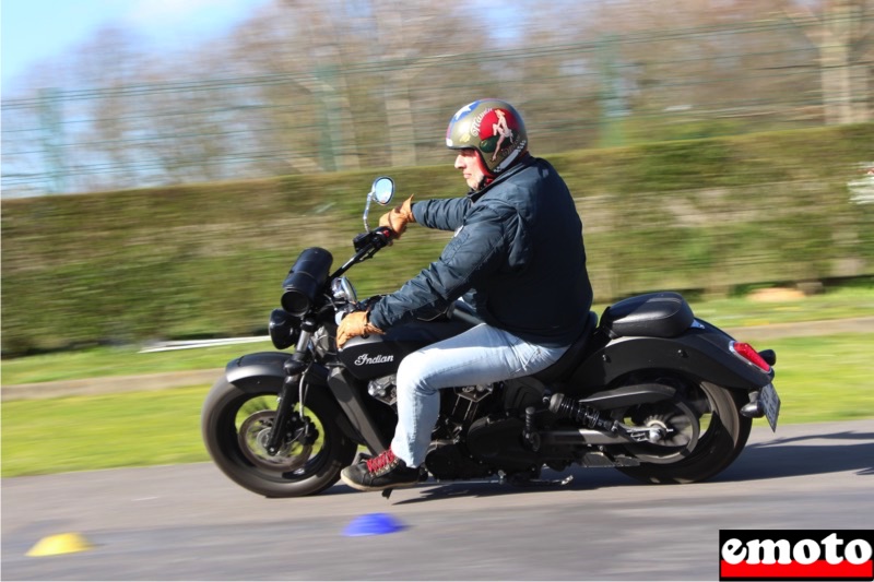 marc vit un reve au guidon de son indian scout a2 en attendant sa future chief dark horse