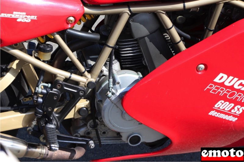 le bicylindre de la ducati 600 ss developpe 53 chevaux