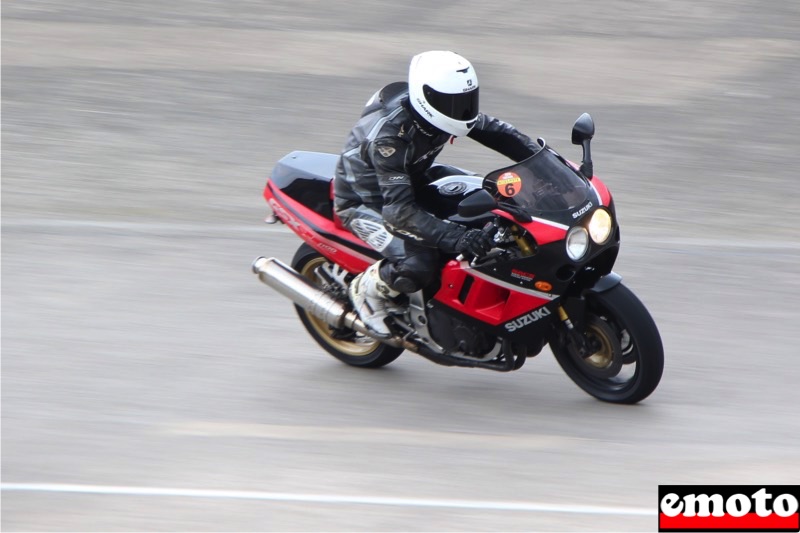 arrivee au freinage puor audric sur sa 11r le plaisir de rouler sur un mythe arrivee au freinage puor audric sur sa 11r le plaisir de rouler sur un mythe