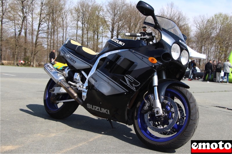 la suzuki gsxr 1100 de jeremy avec son pot devil marque de haute savoie disparue