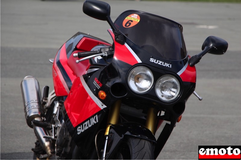 Des Suzuki GSXR 1100 au Youngtimers Festival, les deux optiques ronds mythiques de la fameuse 11r suzuki gsxr 1100 Des Suzuki GSXR 1100 au Youngtimers Festival, les deux optiques ronds mythiques de la fameuse 11r suzuki gsxr 1100