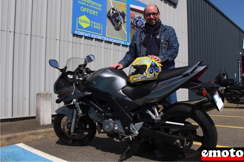 Sylvain part sur l'Ile de Man avec sa SV 650 S, sylvain et sa sv650s vont bientot partir sur l ile de man