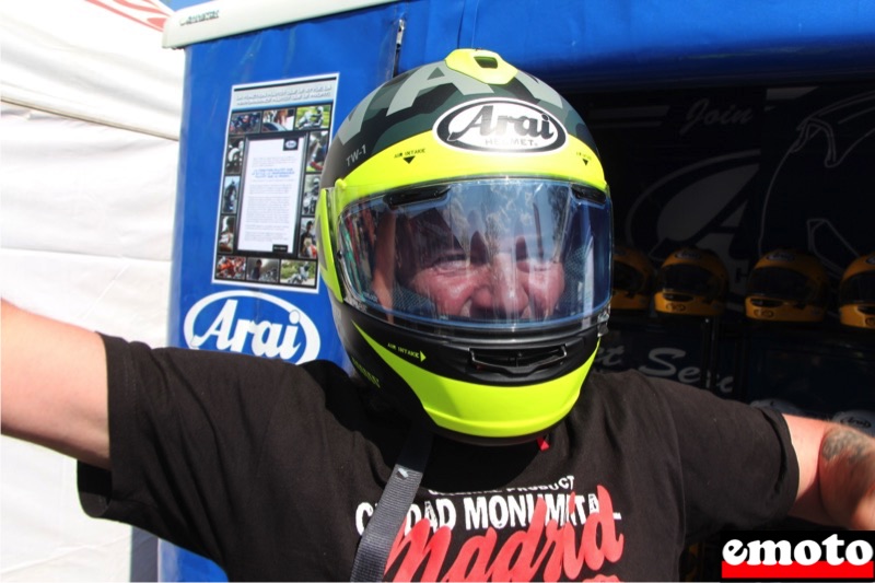Rencontre avec Pascal et Benjamin, avec leurs Arai, pascal heureux de l achat de son nouvel arai chaser x navy Rencontre avec Pascal et Benjamin, avec leurs Arai, pascal heureux de l achat de son nouvel arai chaser x navy
