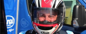 Michael roule avec un casque Arai Ducati sur ...