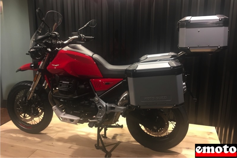 moto guzzi v85tt avec sa bagagerie complete