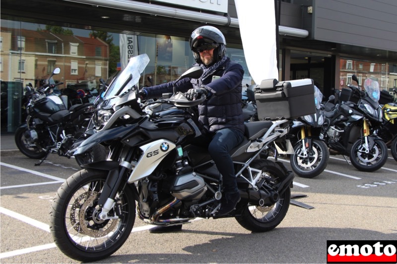 alain roule pour le plaisir sur sa r 1200 gs triple black