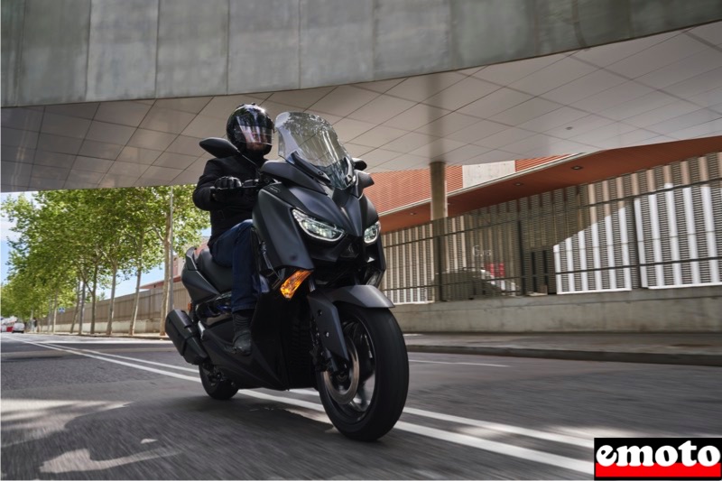 Essai Yamaha XMax 300 : les trucs à retenir, l amortissement du yamaha xmax 300 iron max ou non n est pas tres agreable