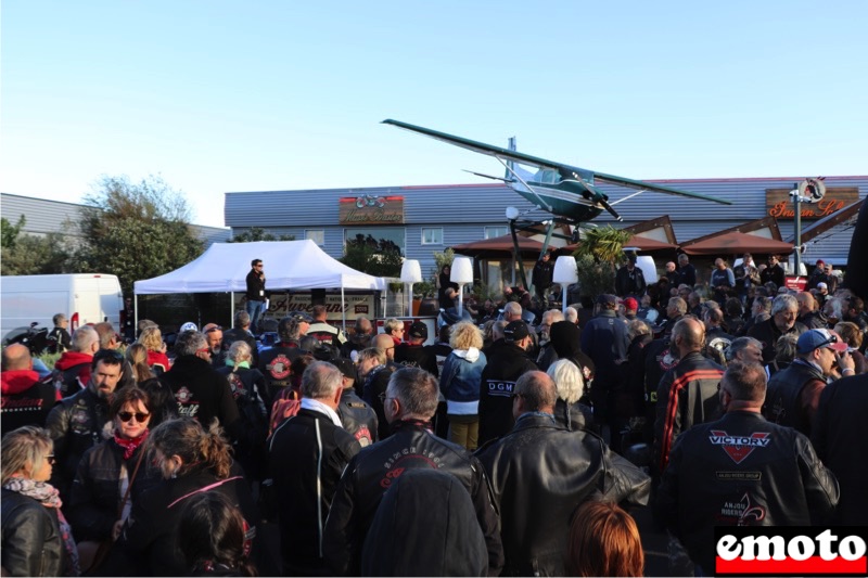 l organisateur donne le programme du week end aux membres des imrg l organisateur donne le programme du week end aux membres des imrg
