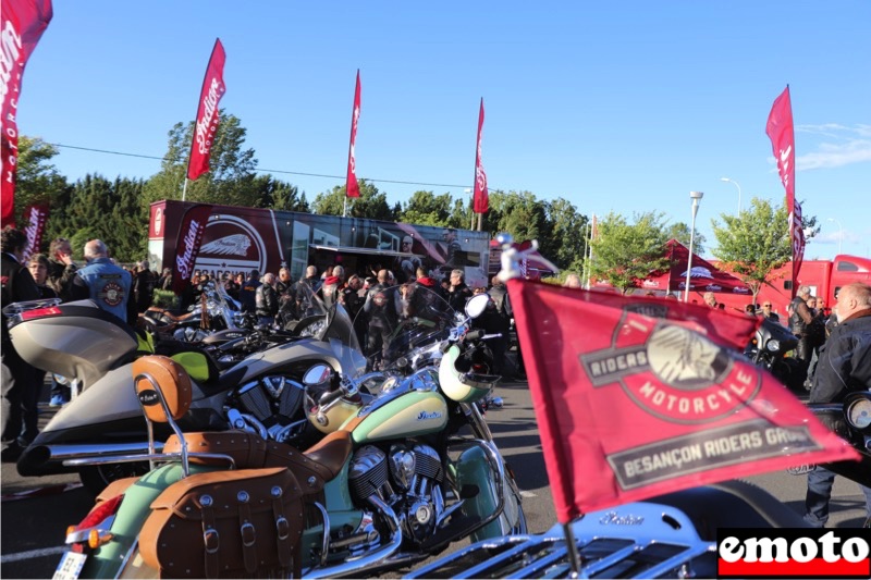 1er rassemblement Indian avec plus de 300 motos, pot d accueil devant le camion du roadshow indian