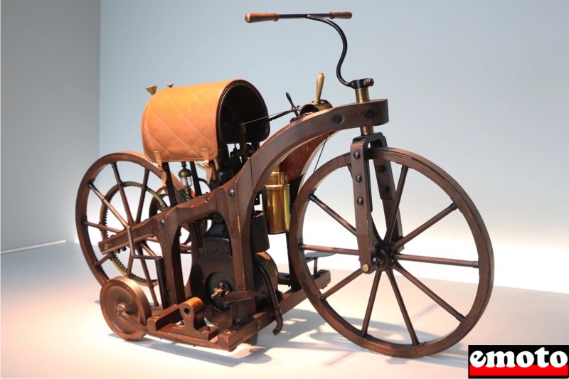 daimler reitwagen au musee mercedes benz de stuttgart