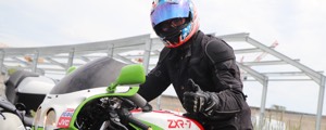 Rencontre : il roule avec un Arai replica unique