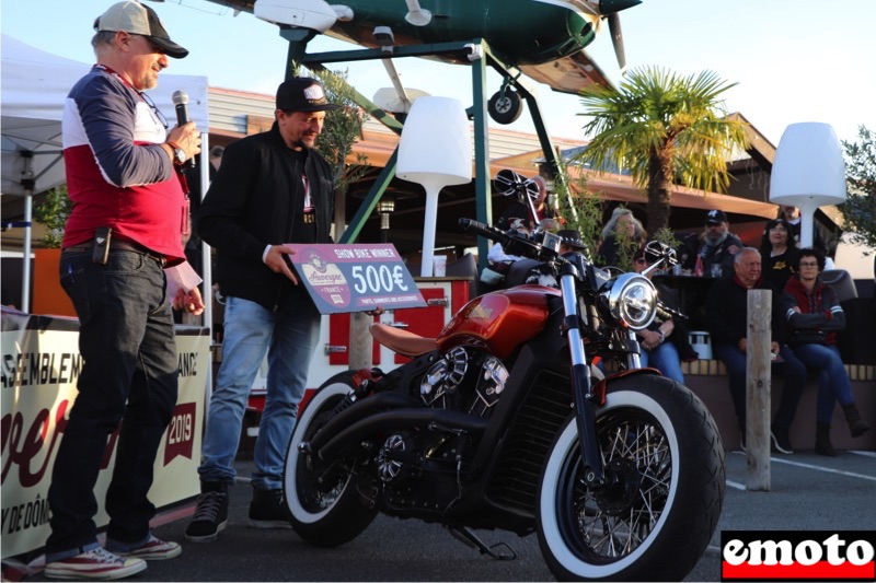 le gagnant du show bike avec son indian scout preparee