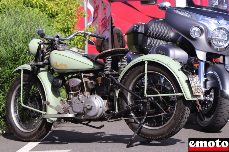 indian 741b devant une roadmaster 77 ans separent ces 2 machines indian 741b devant une roadmaster 77 ans separent ces 2 machines