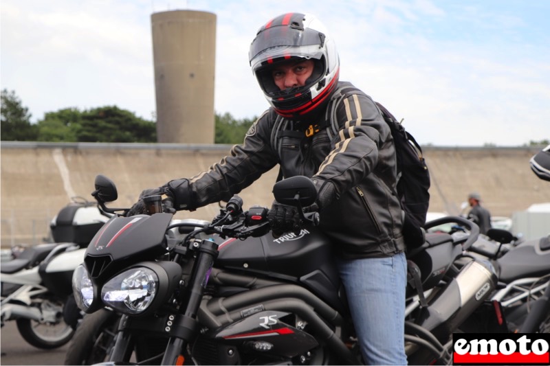Rencontre avec Fernando et son casque Arai QV Pro, fernando et son arai qv pro sur sa speed triple rs Rencontre avec Fernando et son casque Arai QV Pro, fernando et son arai qv pro sur sa speed triple rs