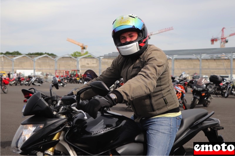 Rencontre avec Ludovic, sa Hornet et son Arai RX7, ludovic au guidon de sa hornet avec son arai rx7 v