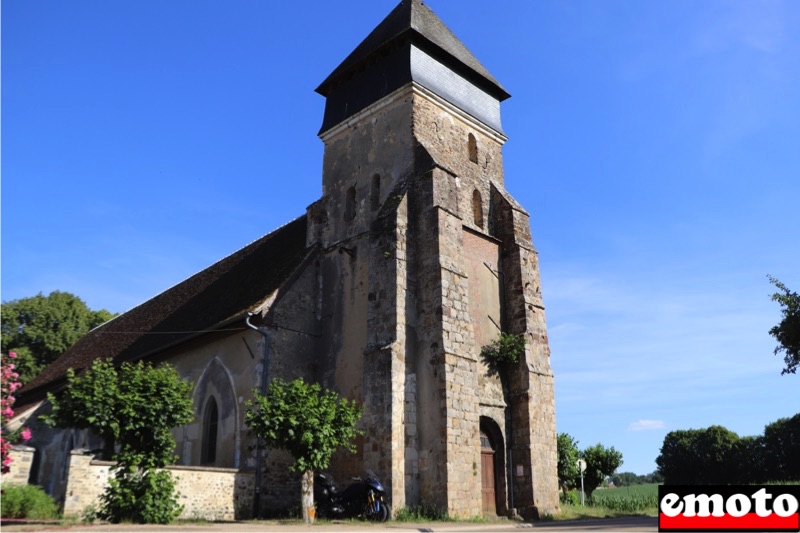 eglise de dracy non loin de l ancienne gare sur la ligne de toucy a montargis