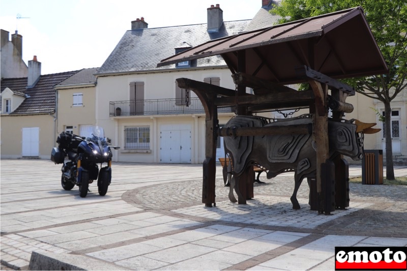 place dans le village de magny cours