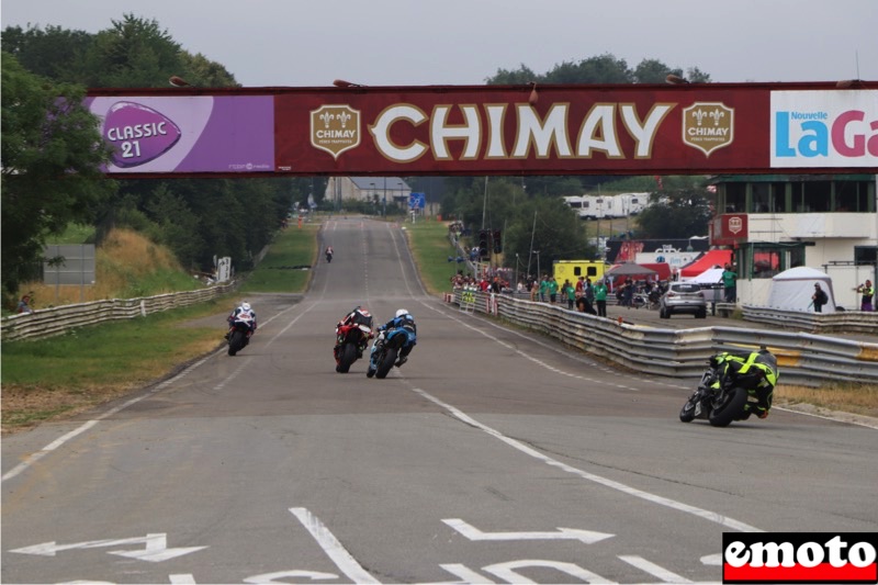 la ligne droit d un carrefour a l autre a la sortie de chimay