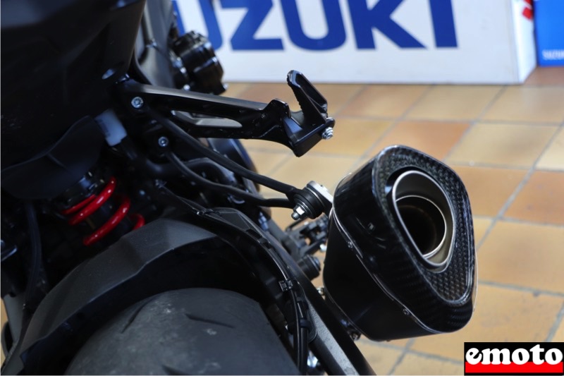 support deporte pour installer le pot yoshimura de la gsxs sur la katana