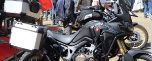 Givi équipe l'Africa Twin d'un Top Case connecté