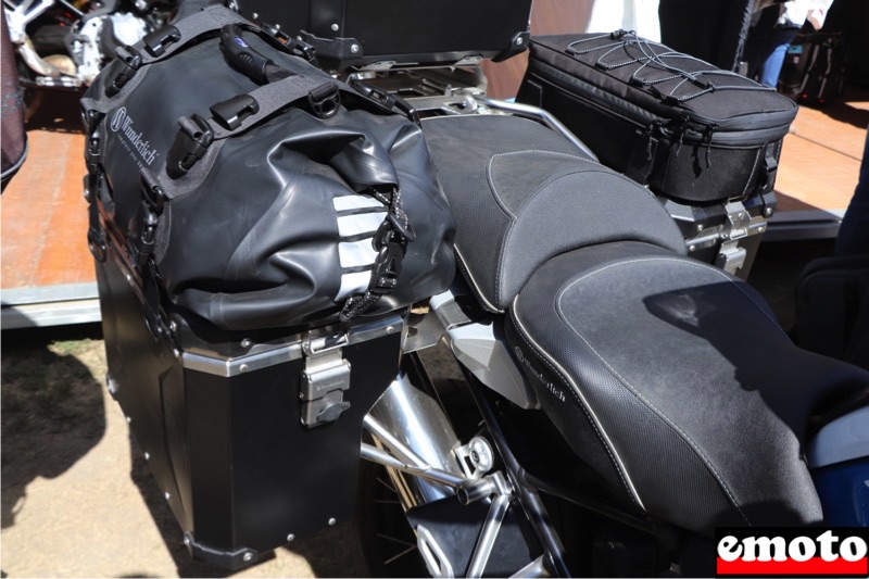 divers sacs sur les valises wunderlich de la bmw gs