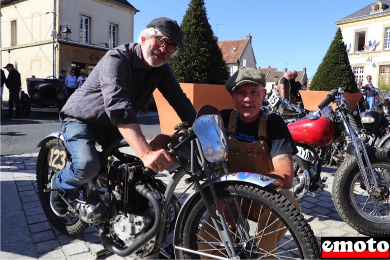 Dominique au départ de la Normandy Beach Race 2019, dominique pilote a la normandy beach race et jean claude createur de cette moto qui a roule a bonneville avec lui