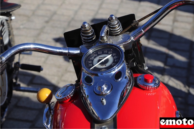 vue sur le compteur et la fourche springer de la wlc vue sur le compteur et la fourche springer de la wlc