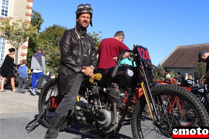 Jurgen avec son Harley-Davidson de 1929 à la NBR, jurgen au guidon de son harley davidson de 1929