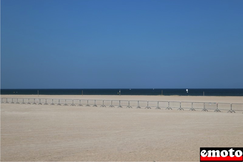 du cote de la mer aucune poubelle et quelques cendriers tous les 20 metres