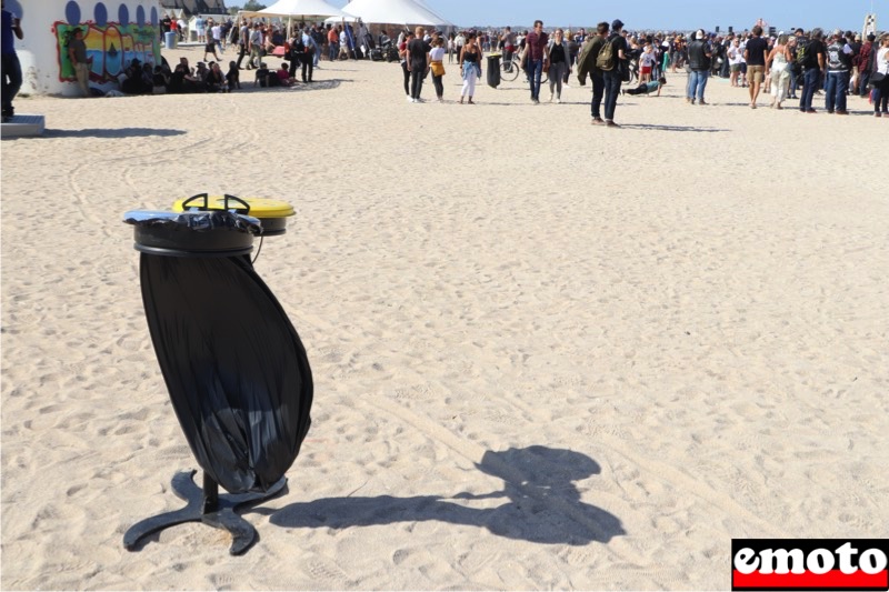 quelques poubelles cote ouistreham non loin du village uniquement quelques poubelles cote ouistreham non loin du village uniquement