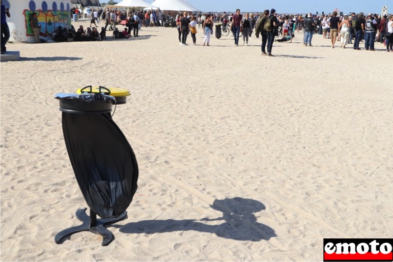 quelques poubelles cote ouistreham non loin du village uniquement