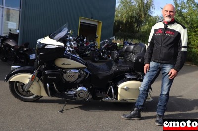 Roger et son Indian Roadmaster chez Indian Angers