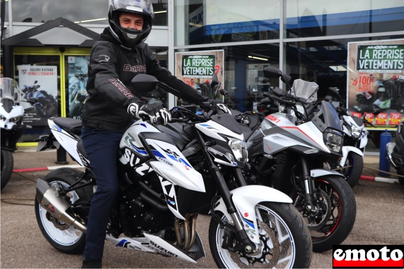 Christophe et sa Suzuki GSXS 750 chez Cottard, christophe et sa suzuki gsxs 750 chez cottard motos