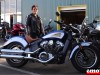 Cathy avec son Indian Scout chez Indian Angers