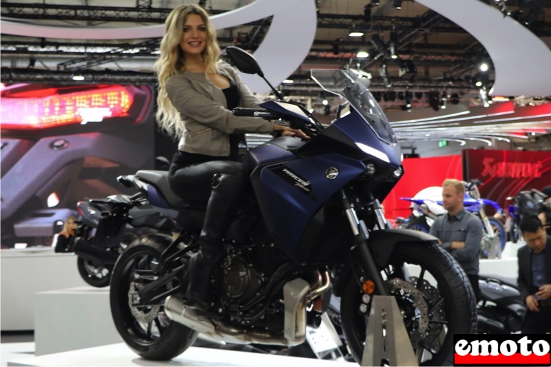 yamaha tracer 700 cote droit avec le gros catalyseur