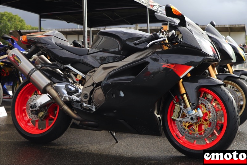 aprilia rsv 1000 r nera tout carbone meme le reservoir jantes magnesium 200 dans le monde