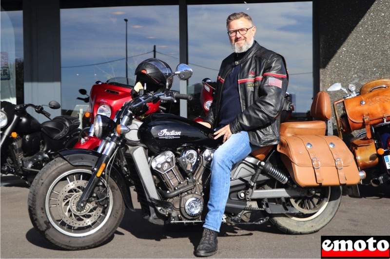 Jean-Pierre et sa Scout 1200 chez Indian Lille, jean pierre et son indian scout 1200 devant chez indian lille