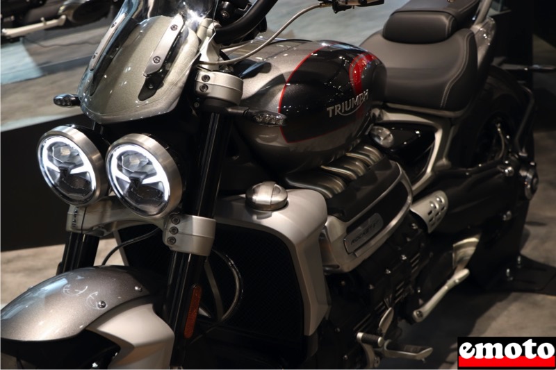 triumph rocket 3 gt avec son petit saute vent