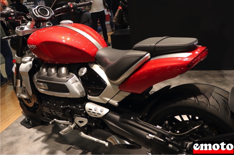 triumph rocket 3 r avec une position differente